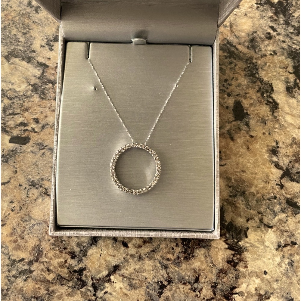 1/2 carat TW. Circle pendant.